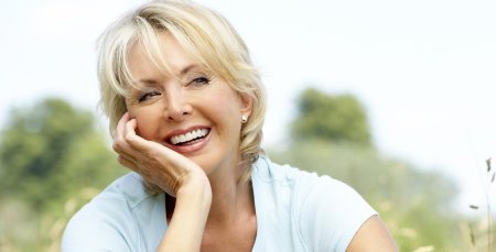 Женщина в возрасте красивая