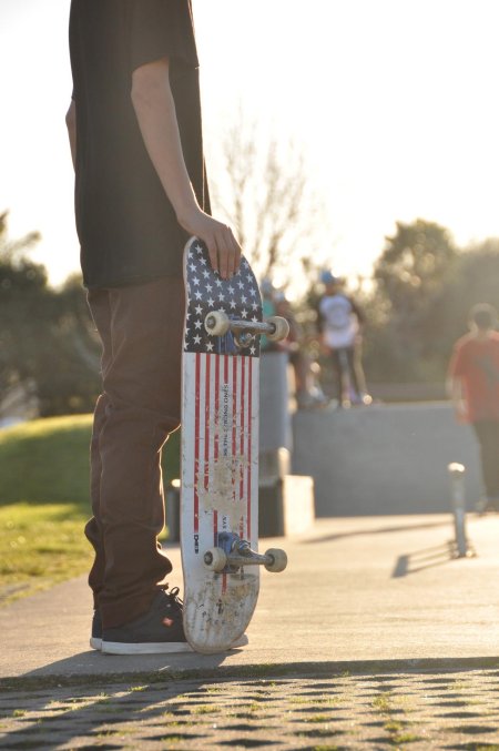 Парень со скейтбордом