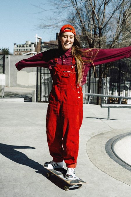 Скейтбордистка skater girl 2021