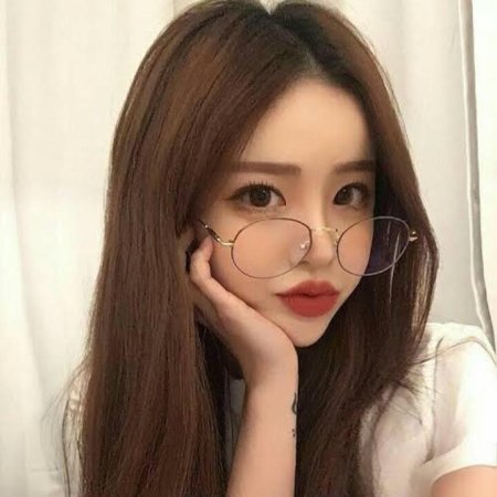 Красивая азиатская девушка