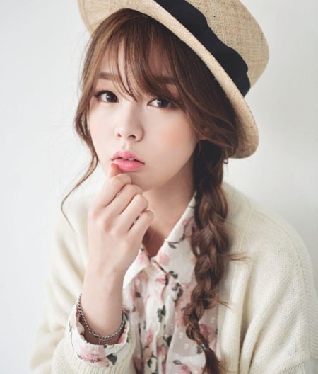 Красивая девушка кореянка