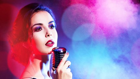 Девушки поют