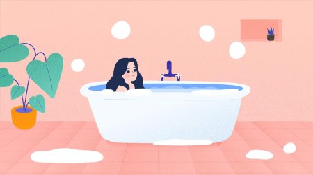 Принимает ванну