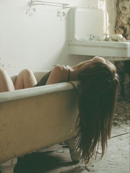 Девушка в ванной