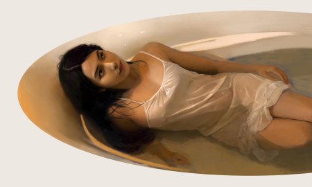 Девушка в мокрой одежде