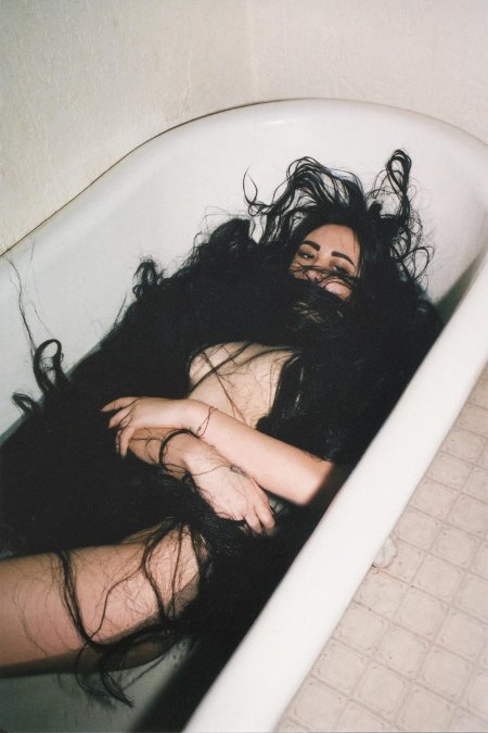 Девушка в ванне