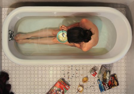 Человек в ванне