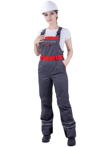 Девушки в рабочих комбинезонах