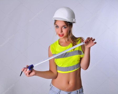Девушка строитель