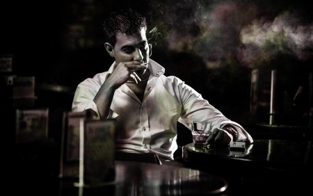 Мужчина с сигаретой