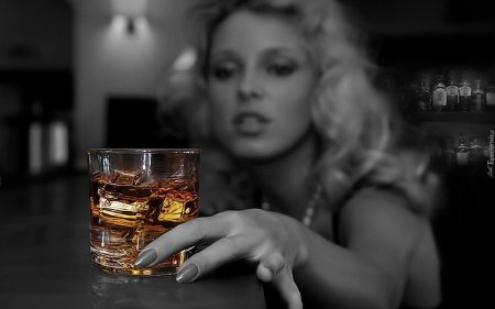 Красивые девушки и алкоголь