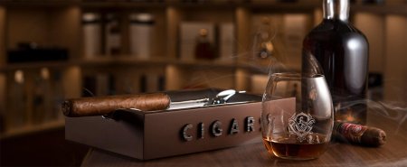 Коньяк на столе