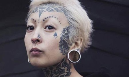 Тату на лице