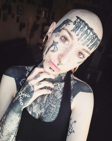 Татуировки и пирсинг