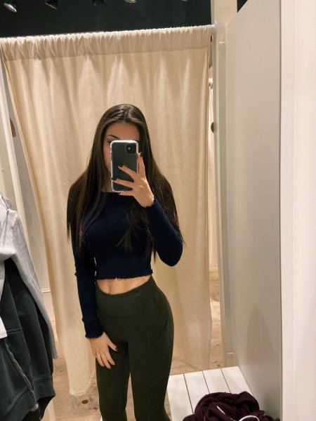 Девочка с айфоном