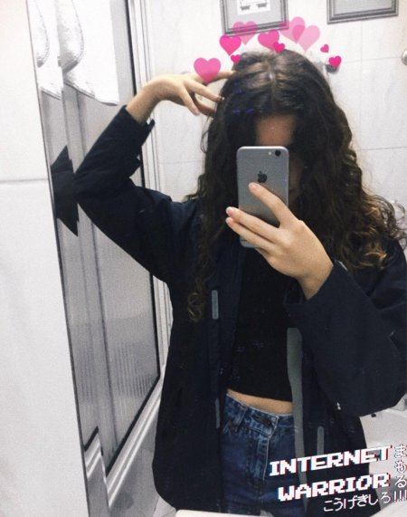 Девушка в зеркале без лица