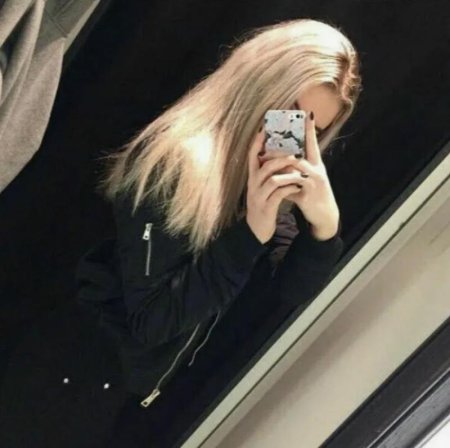 Девушка блондинка без лица