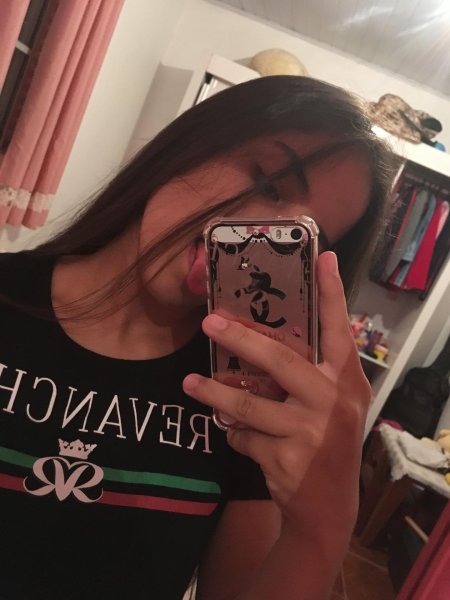 Селфи девушек в зеркале без лица