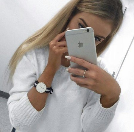 Красивые девочки с айфонами