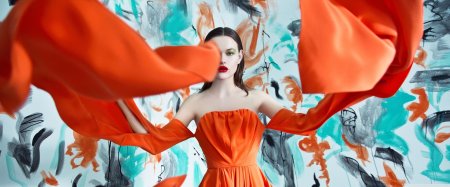 Девушка в оранжевом