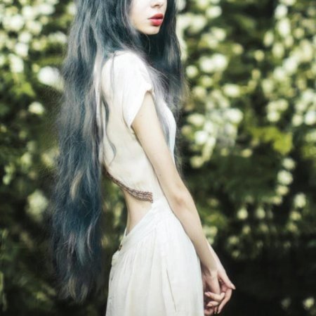 Бледная девушка