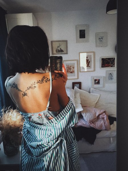 Тату на спине для девушек