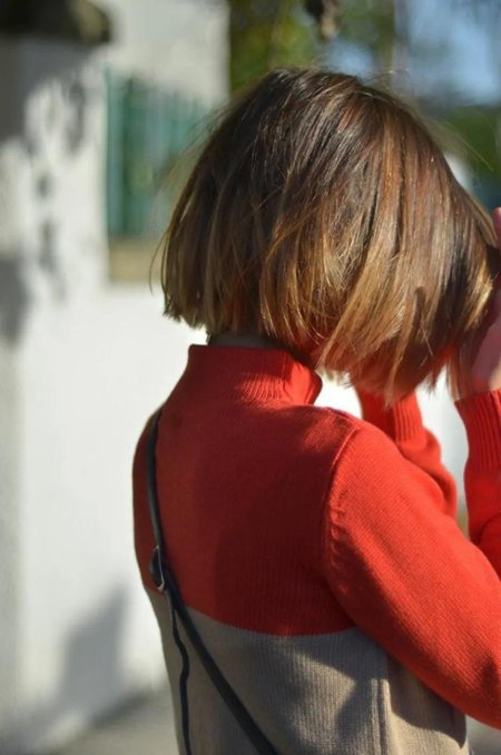 Девушка с каре без лица