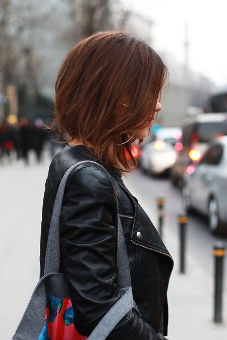 Девушка с каре