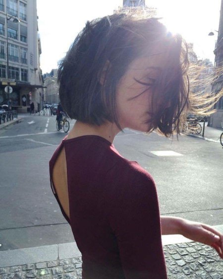 Девушка с каре