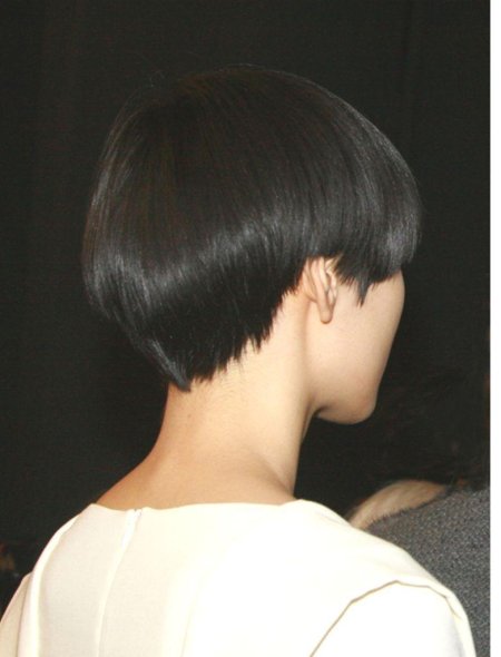 Стрижка каре на ножке на короткие