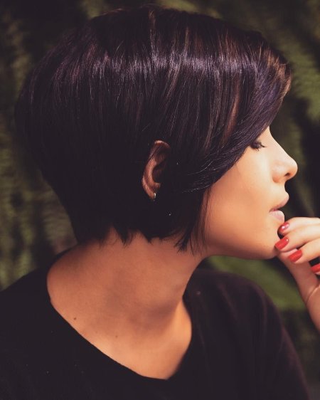 Девушки с короткими стрижками со спины