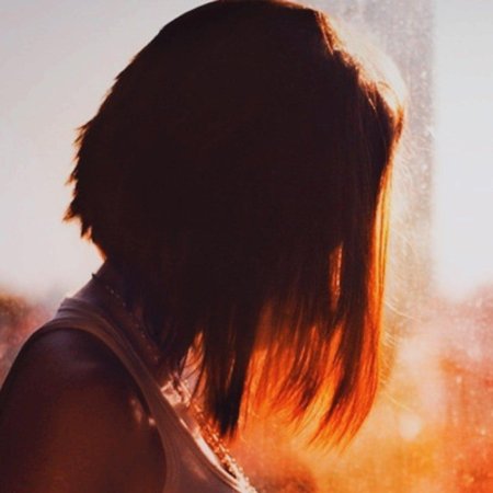 Девушка с каре