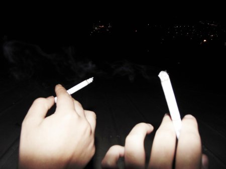 Рука с сигаретой