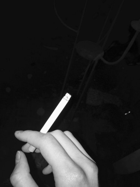 Рука с сигаретой