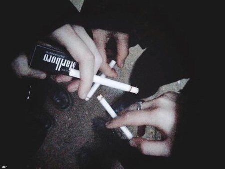 Сигарета в руках