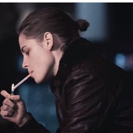 Девушка с сигаретой