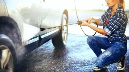 Автомойка девушки