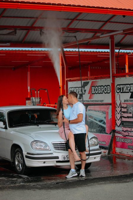 Машина на автомойке