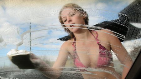 Мойка машин девушки