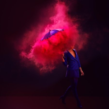 Фотосессия с цветным дымом и зонтом