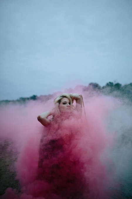 Фотосессия с цветным дымом