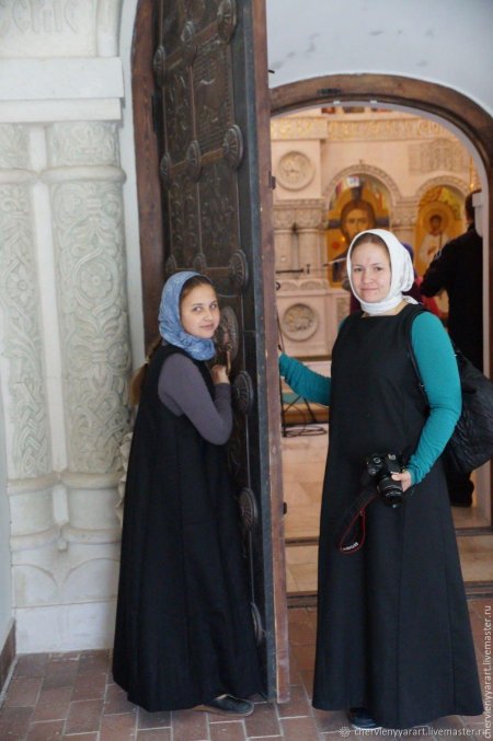 Православная женщина в храме