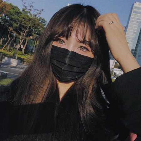 Кореянка в маске