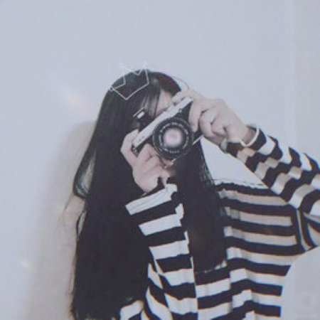 Кореянка с фотоаппаратом