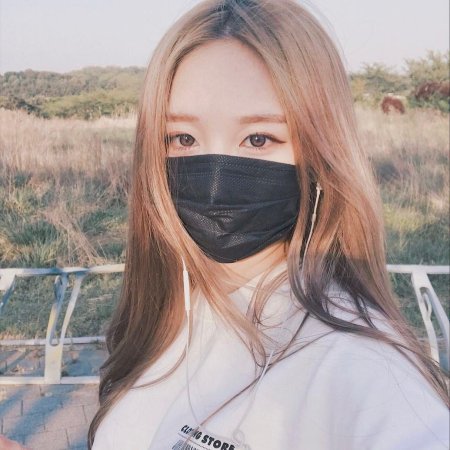 Корейские девушки в масках