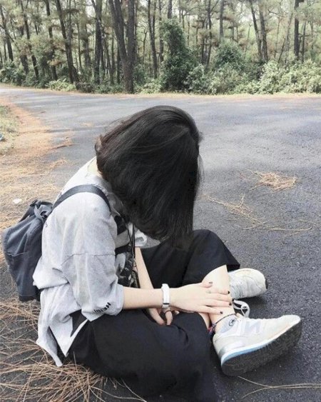 Девушка с каре без лица