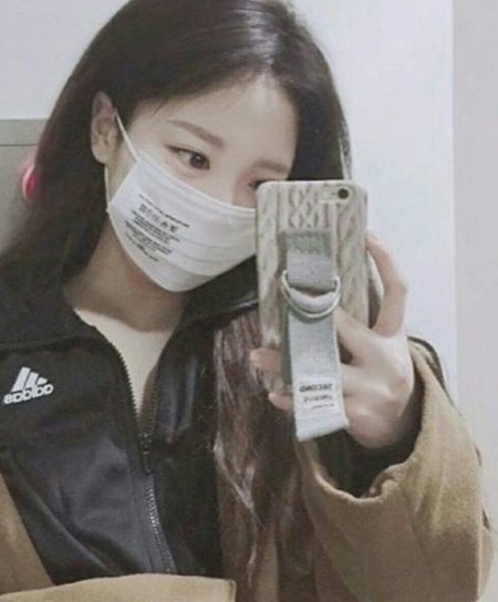 Кореянка в маске