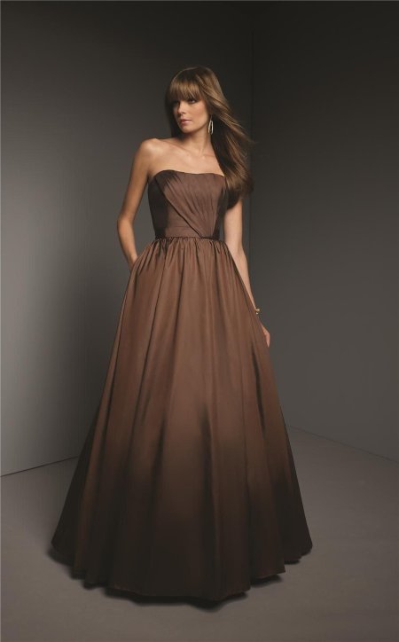 Коричневое вечернее платье