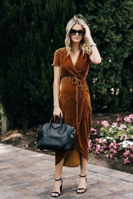 Коричневое платье