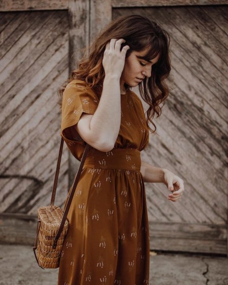 Коричневое платье